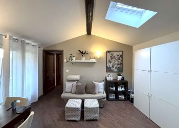 soggiorno - Appartamento via Cartoleria, Bologna - foto 1