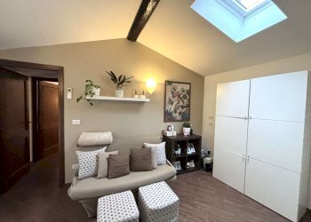 soggiorno - Appartamento via Cartoleria, Bologna - foto 3