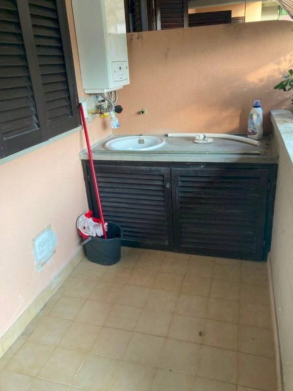 Balcone - Villa a Schiera viale Roma, 383, Massa - foto 1