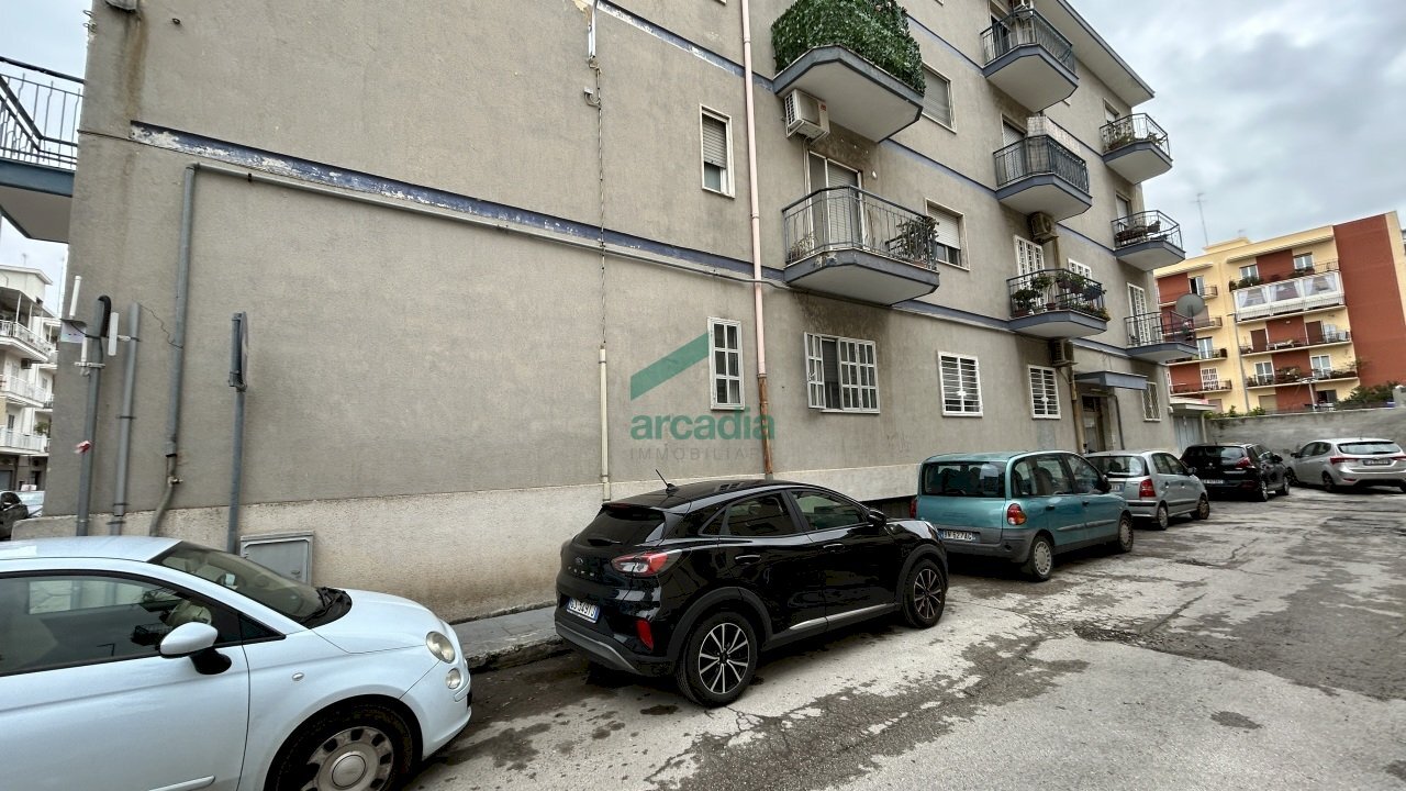 facciata - Box Via Monte San Michele, Bari - foto 2