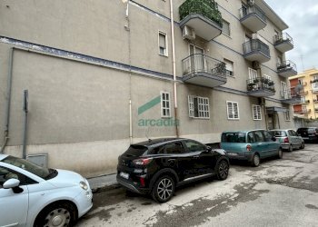 facciata - Box Via Monte San Michele, Bari - foto 2