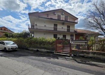 WhatsApp Image 2026-03-19 at 10.46.20.jpeg - Trilocale Aci Sant'Antonio - foto 1