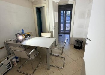 WhatsApp Image 2026-03-17 at 17.52.53.jpeg - Commercial Premises Via Stefano Buonsignori, Firenze (neighborhood Santa Maria Novella) - photo 2