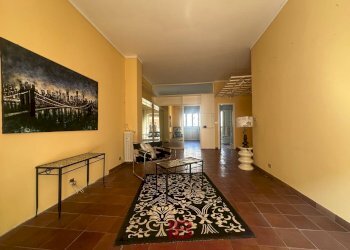 Three-room apartment Cuneo (neighborhood Centro) - photo 2