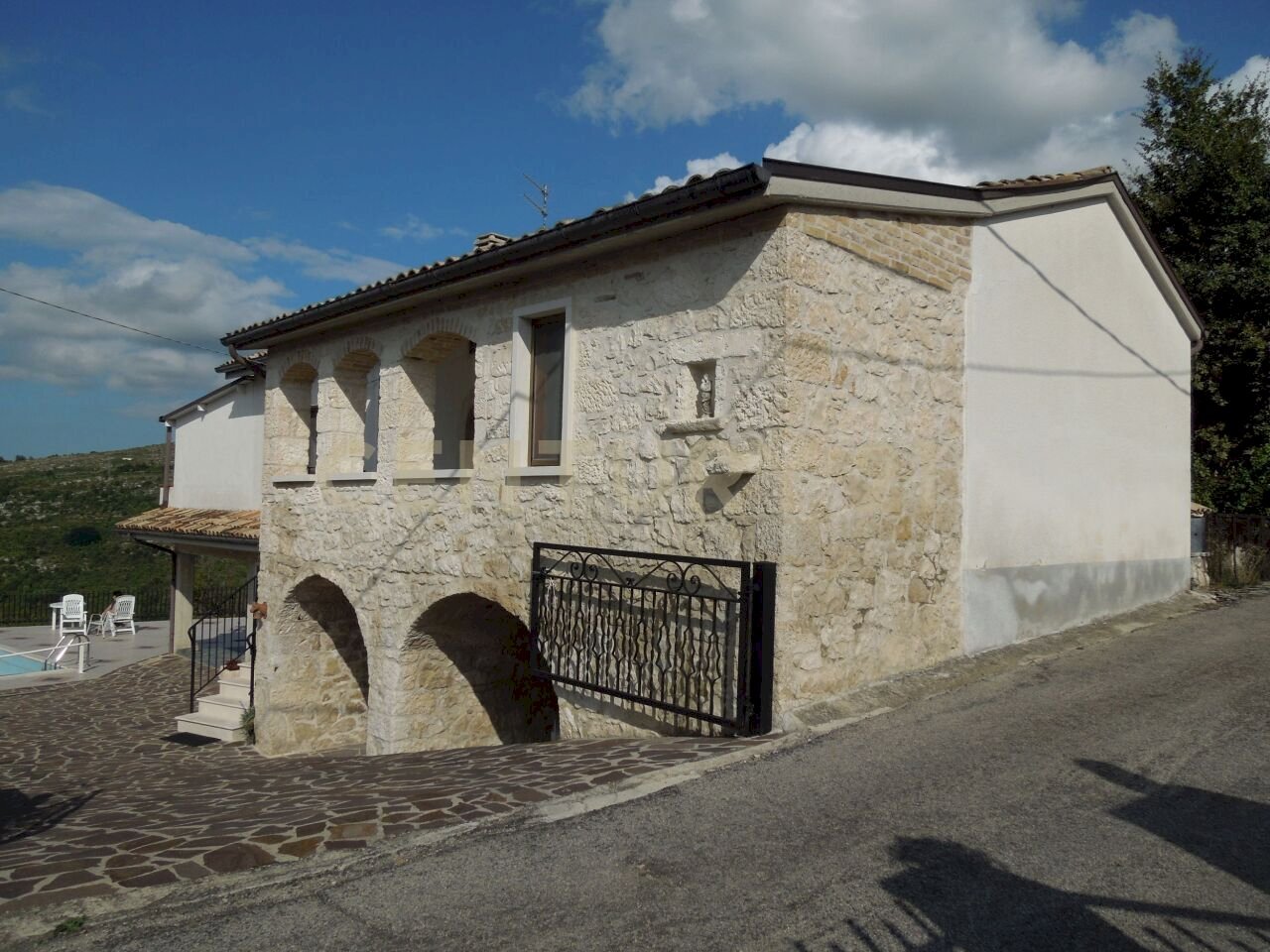 villa-vendita-abruzzo-roccamorice-esterno-1.JPG - Villa Via Costa del Colle 91, Roccamorice - photo 1