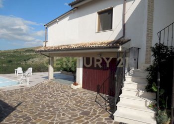 villa-vendita-abruzzo-roccamorice-esterno-3.JPG - Villa Via Costa del Colle 91, Roccamorice - photo 3