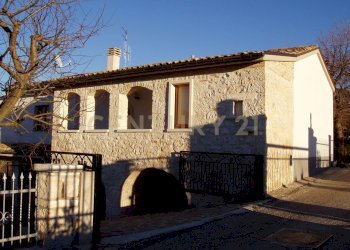 villa-vendita-abruzzo-roccamorice-esterno-15.JPG - Villa Via Costa del Colle 91, Roccamorice - photo 15