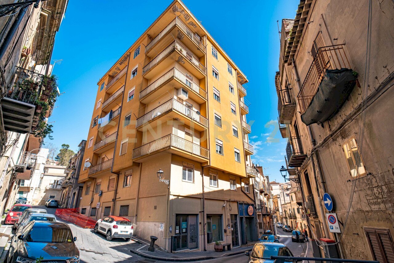 1 Prospetto stabile.jpg - Appartamento Via Roma 135, Enna - foto 1