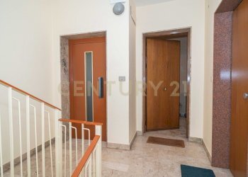 4 Pianerottolo.jpg - Appartamento Via Roma 135, Enna - foto 4