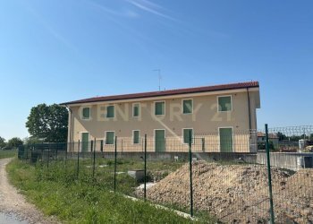 foto palazzina esterna (13).JPG - Two-room apartment Via Toffanelle Nuove, Zevio - photo 2