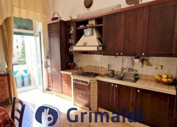 26.jpg - Three-room apartment Via Giacinto Gigante 80, Napoli (neighborhood Arenella) - photo 6