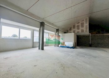 PHOTO-2025-09-10-19-36-04 2.jpg - Locale Commerciale VIA GOITO, Ravenna - foto 2