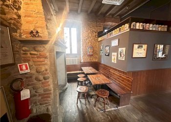 Shop VIA ARIBERTO 3, Cantù - photo 3