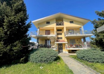 Three-room apartment Via primo maggio, Bricherasio - photo 1