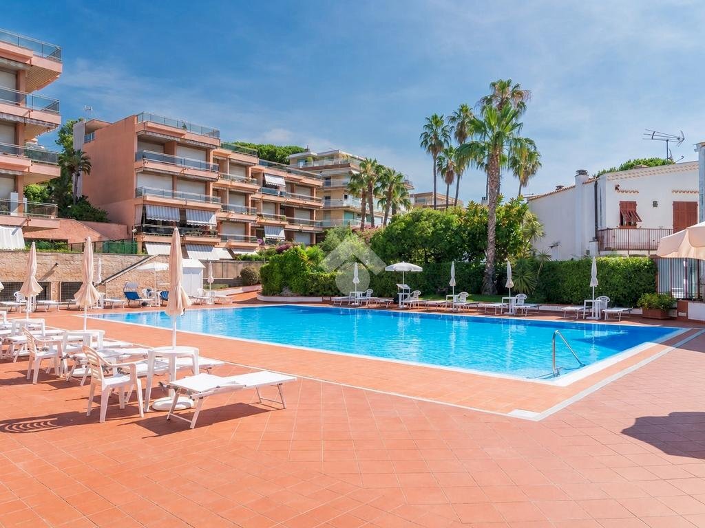 Two-room apartment Via Padre Semeria, Sanremo - photo 1