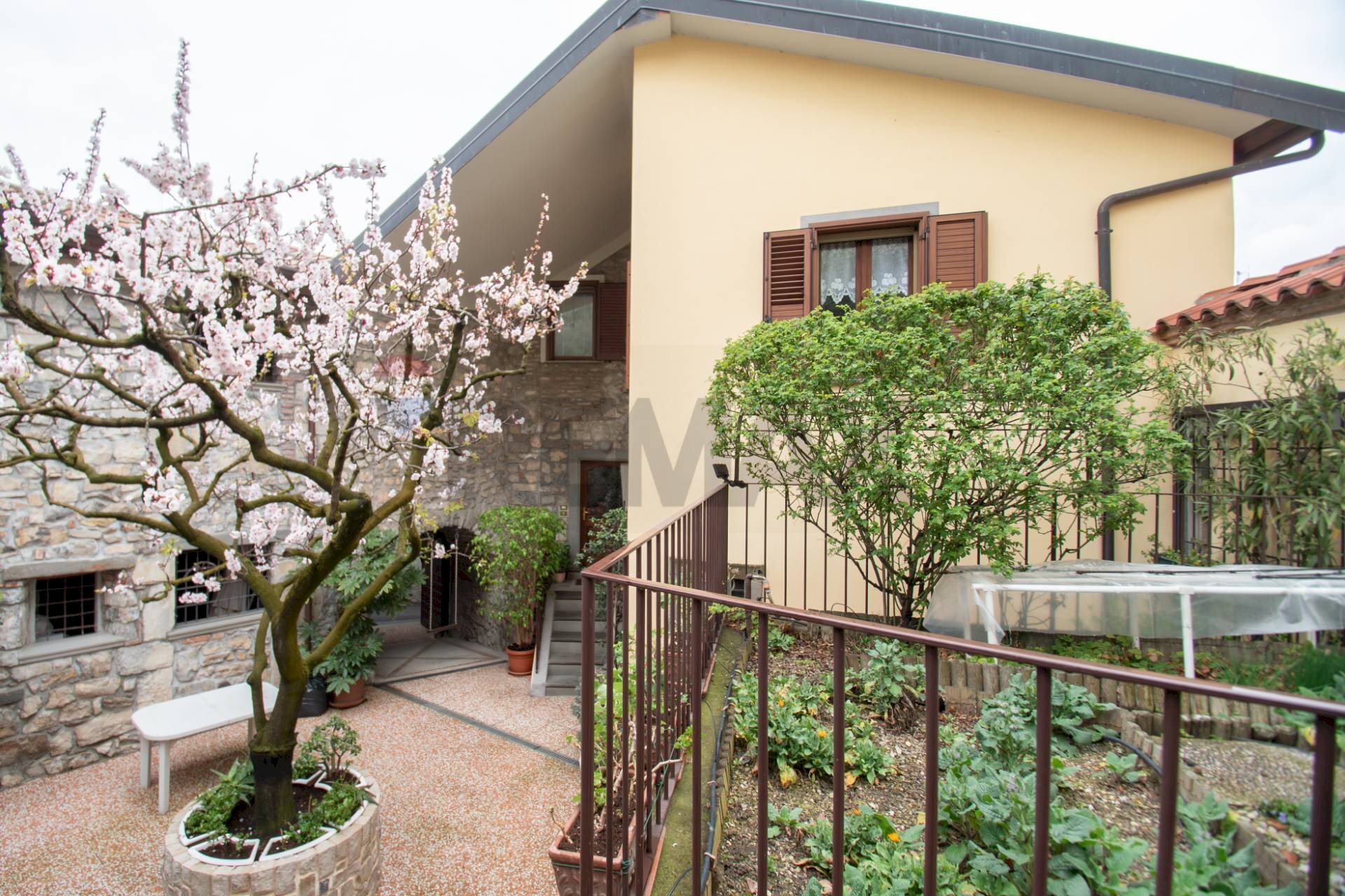Casale Monte Isola, BS, Monte Isola - photo 1