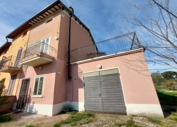 esterno - Casa indipendente frazione Monte Catone, Imola - foto 1