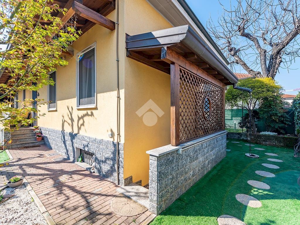 Portion of a house Via della Libertà, Lainate - photo 3