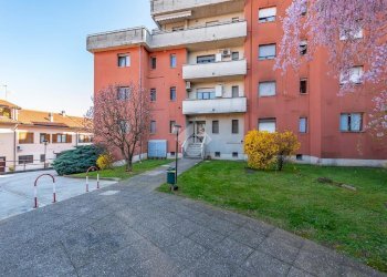 One-room apartment Via Prima Strada, Lainate - photo 1