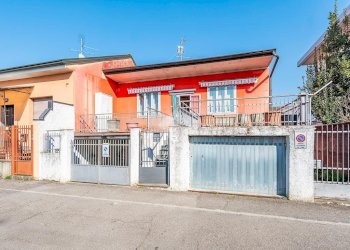 Portion of a house Via Piemonte, Lainate - photo 1