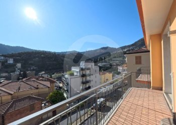 Foto 1 - Trilocale via maiolo
 
11, Alassio - foto 1