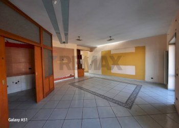 Stanza vuota - Quadrilocale Via Alcide De Gasperi
 
69, Casoria - foto 9