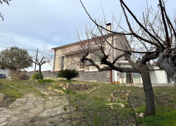 Casa all\'aperto - Casa indipendente Via Rizzacorno
 
131, Lanciano - foto 1