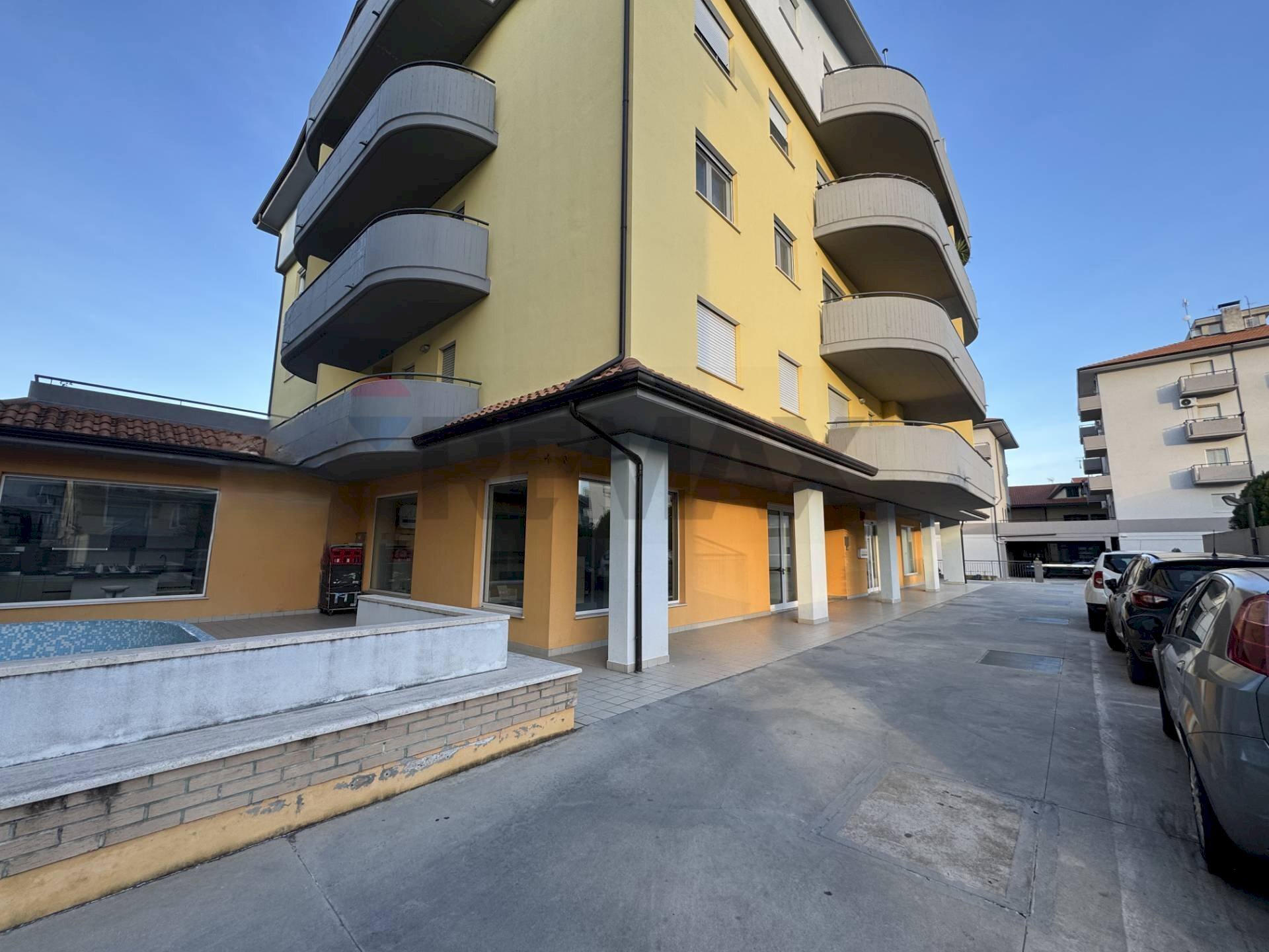 Edificio all\'aperto - Locale Commerciale via Francesco Paolo Tosti
 
1, Altino - foto 3