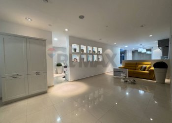 Ricezione / Lobby - Locale Commerciale via Francesco Paolo Tosti
 
1, Altino - foto 18