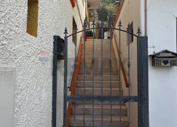 Scale - Casa semi indipendente Via Nazionale Adriatica
 
74, San Vito Chietino - foto 3