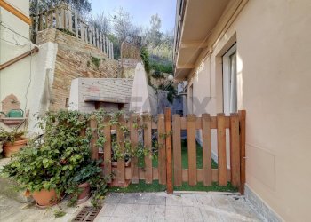 Terrazza - Casa semi indipendente Via Nazionale Adriatica
 
74, San Vito Chietino - foto 7