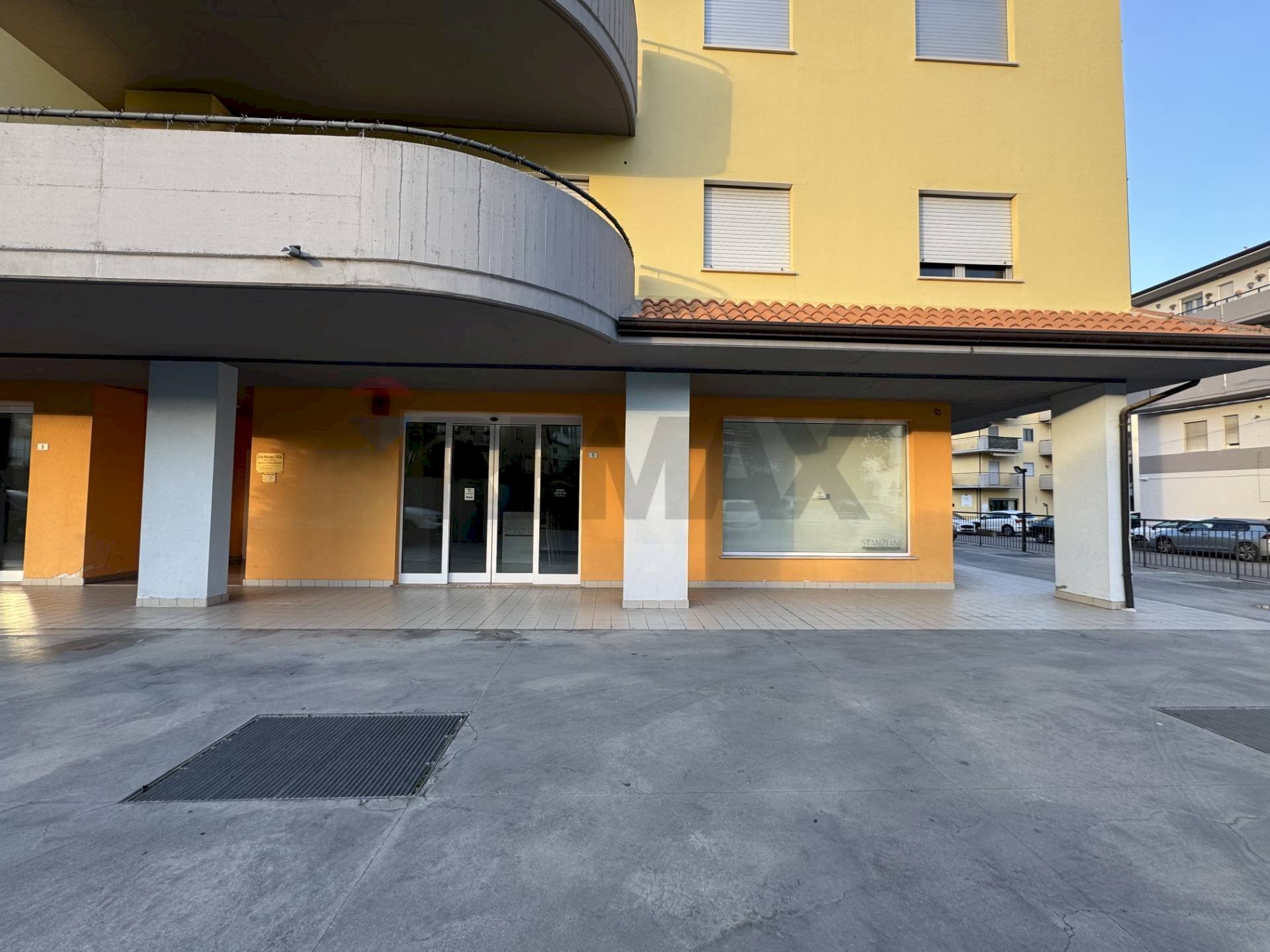 Edificio all\'aperto - Commercial Premises Via Francesco Paolo Tosti
1, Altino - photo 3