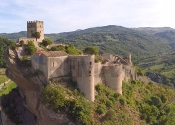 Vista delle montagne - Casa semi indipendente C.da Macchie
 
37, Roccascalegna - foto 2