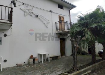 Casa all\'aperto - Casa semi indipendente C.da Macchie
 
37, Roccascalegna - foto 4