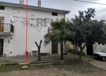 Edificio all\'aperto - Casa semi indipendente C.da Macchie
 
37, Roccascalegna - foto 3