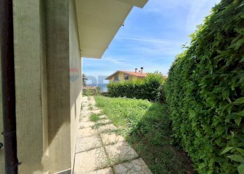 Giardino - Trilocale Via Adriatica Nord
 
75, San Vito Chietino - foto 8