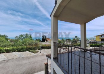 Terrazza - Villa Bifamiliare Via Adriatica Nord
 
75, San Vito Chietino - foto 11