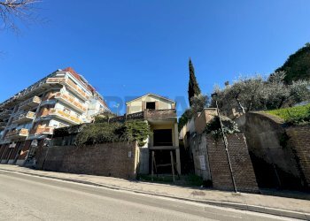 Edificio all\'aperto - Casa indipendente Via Ferro di Cavallo, Lanciano - foto 6