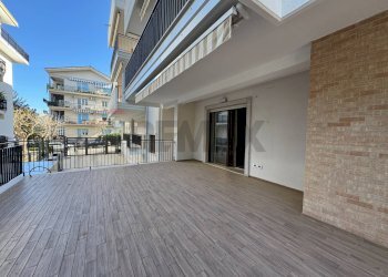 Terrazza - Quadrilocale Viale Martiri VI Ottobre
 
18, Lanciano - foto 3