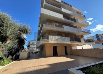 Edificio all\'aperto - Quadrilocale Viale Martiri VI Ottobre
 
18, Lanciano - foto 32