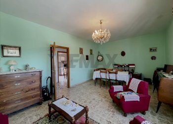 Sala da pranzo - Appartamento Via Trentino La Barba
 
6, Lanciano - foto 8