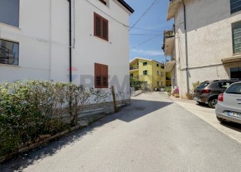 Edificio all\'aperto - Appartamento Via Trentino La Barba
 
6, Lanciano - foto 30