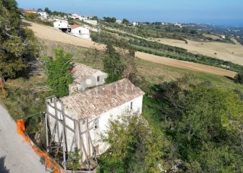 Edificio all\'aperto - Casa indipendente C.da Follani, Lanciano - foto 1