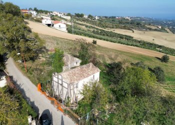 Edificio all\'aperto - Casa indipendente C.da Follani, Lanciano - foto 9