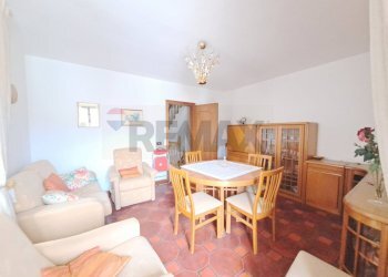 Sala da pranzo - Casa semi indipendente Via Duca degli Abruzzi
 
32, Roccascalegna - foto 3