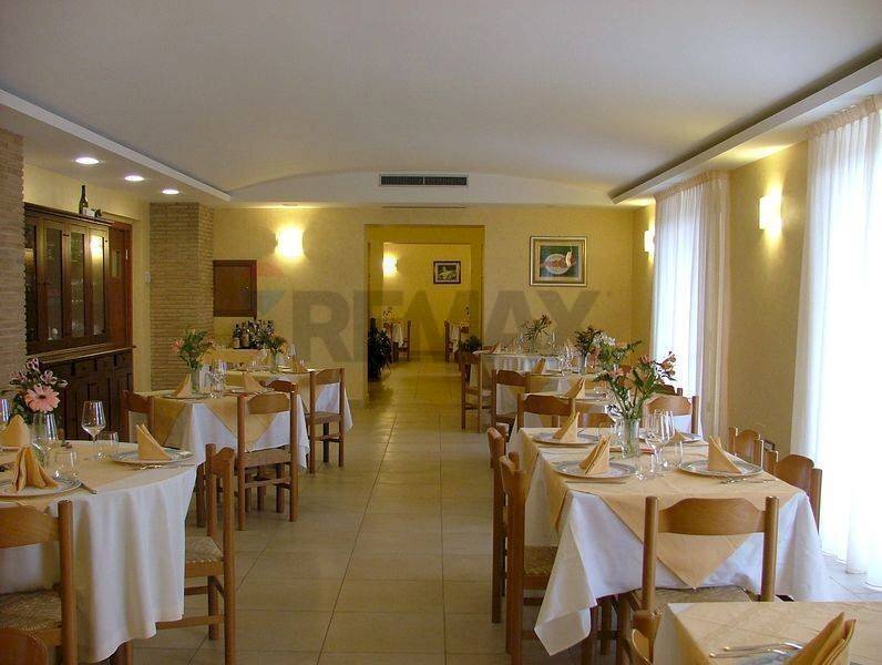 Sala da pranzo - Locale Commerciale Contrada Quarto da Capo
 
14, Casoli - foto 1