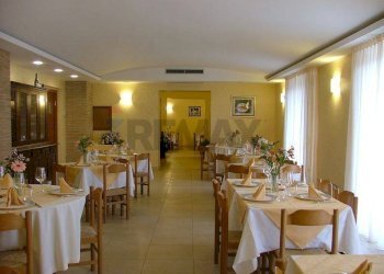 Sala da pranzo - Locale Commerciale Contrada Quarto da Capo
 
14, Casoli - foto 1