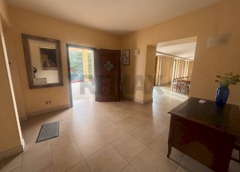 Hall / corridoio - Locale Commerciale Contrada Quarto da Capo
 
14, Casoli - foto 11