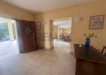 Hall / corridoio - Locale Commerciale Contrada Quarto da Capo
 
14, Casoli - foto 12