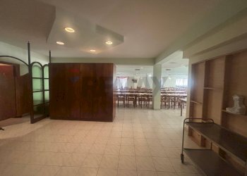 Ricezione / Lobby - Locale Commerciale Contrada Quarto da Capo
 
14, Casoli - foto 33